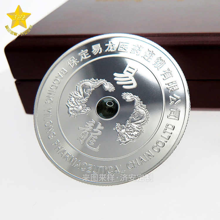 企業LOGO徽章：量身(shēn)定制的企業紀念禮品